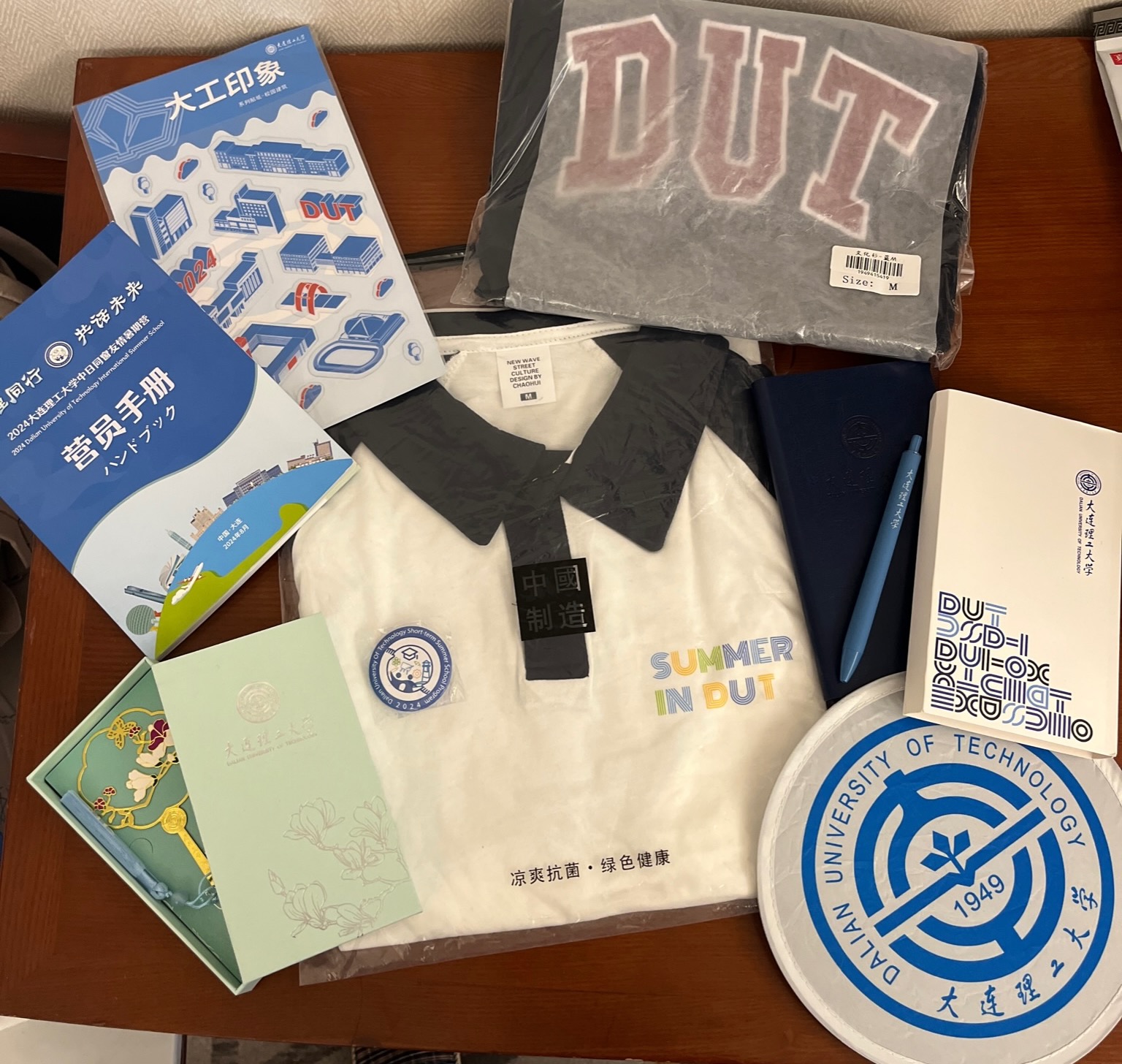 ①いただいた大学グッズ