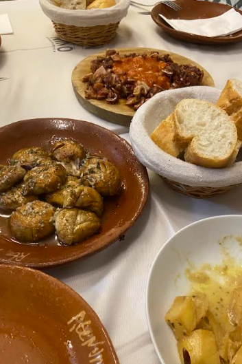 大学近くのバルの料理