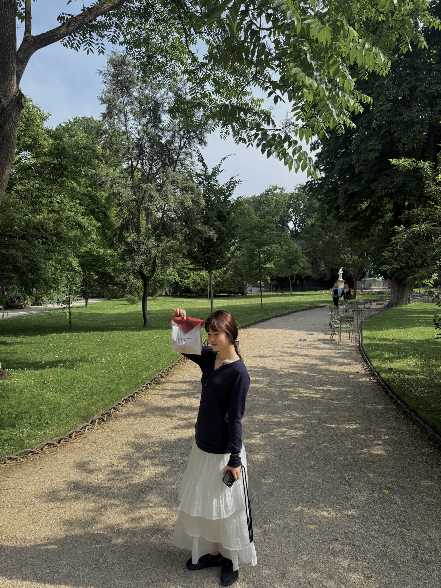 パリの写真、クロワッサンとともに