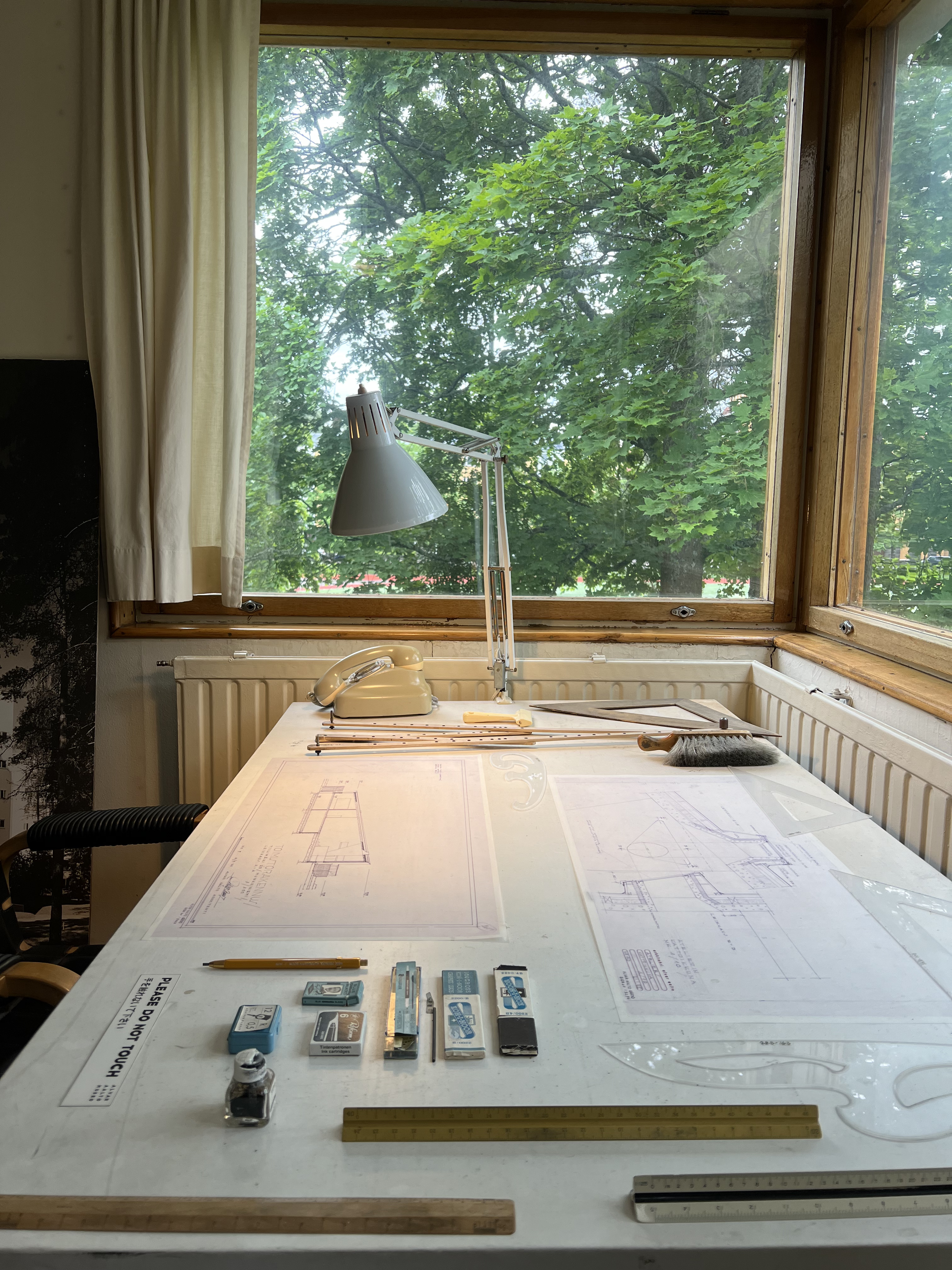 フィンランド、アアルトの自宅の中の設計事務所の写真（）