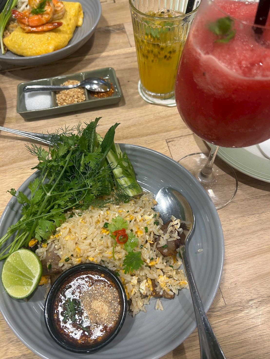 パッタイとスイカジュース