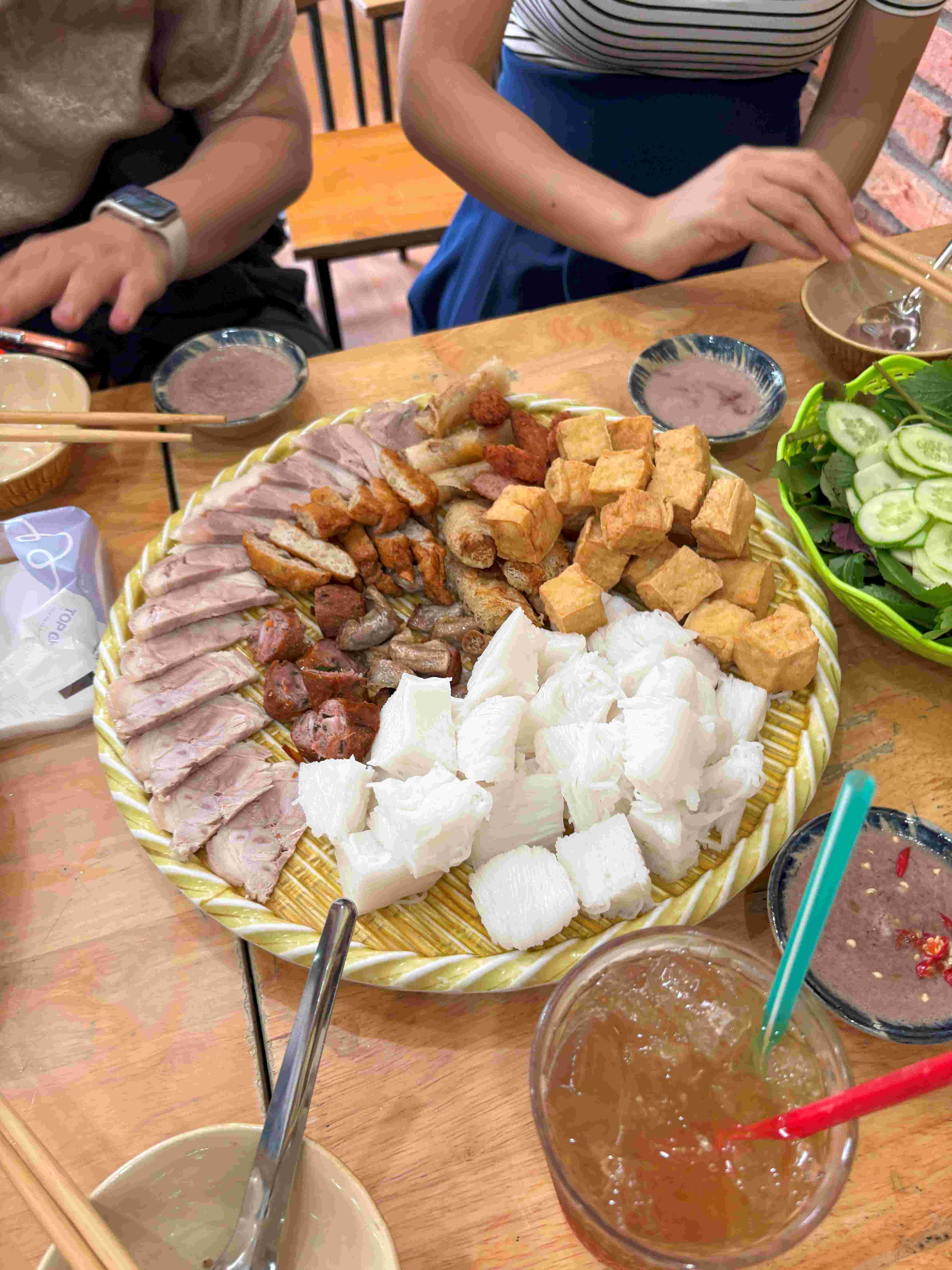 同僚と食べたブンダウマムトム
