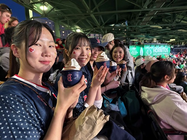 フェンウェイ・パークでソーラン節を披露！昭和ボストン学生がJapan