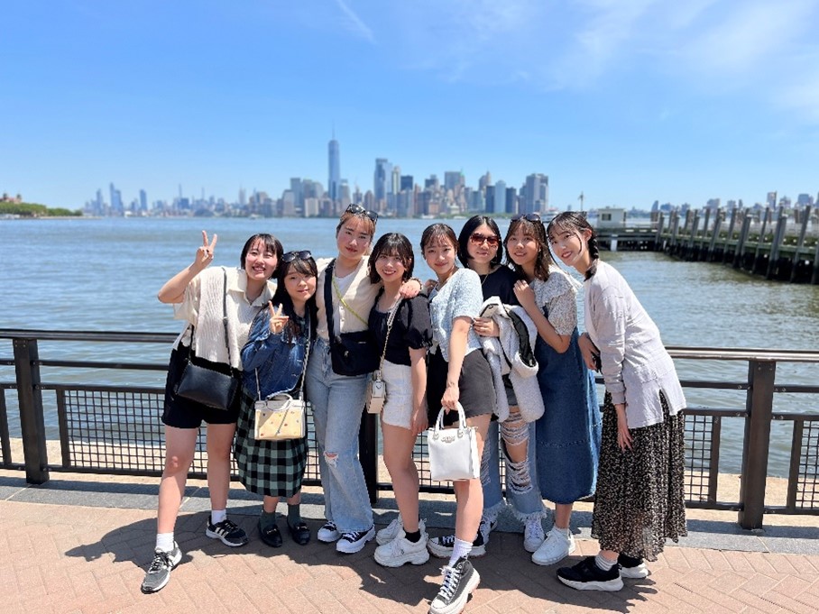 女子大　旅行 